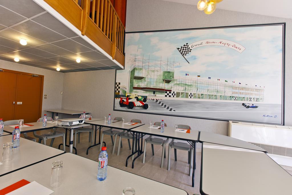 Cit'Hotel Du Circuit Magny-Cours Bagian luar foto