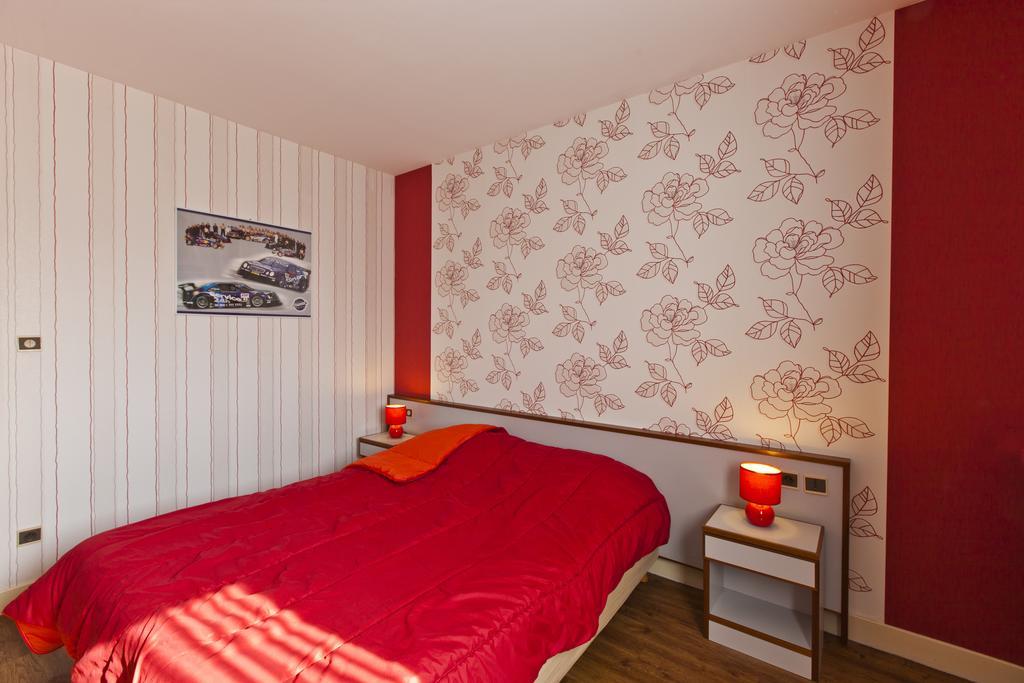 Cit'Hotel Du Circuit Magny-Cours Bagian luar foto