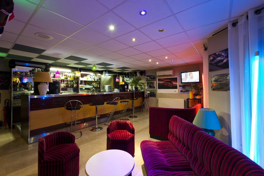 Cit'Hotel Du Circuit Magny-Cours Bagian luar foto