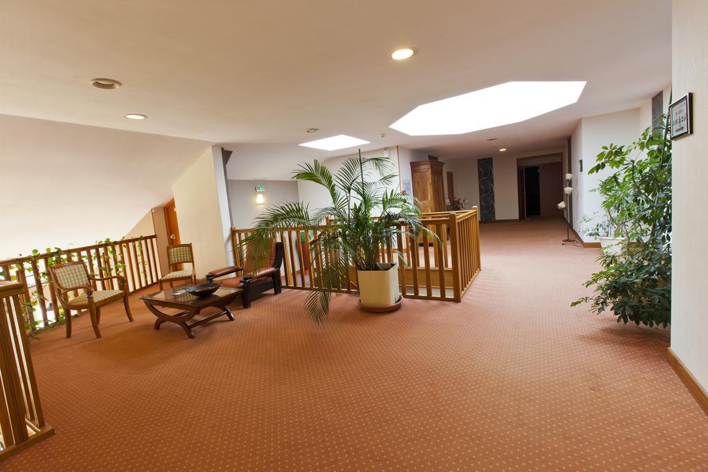 Cit'Hotel Du Circuit Magny-Cours Bagian luar foto
