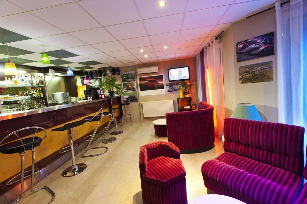 Cit'Hotel Du Circuit Magny-Cours Bagian luar foto