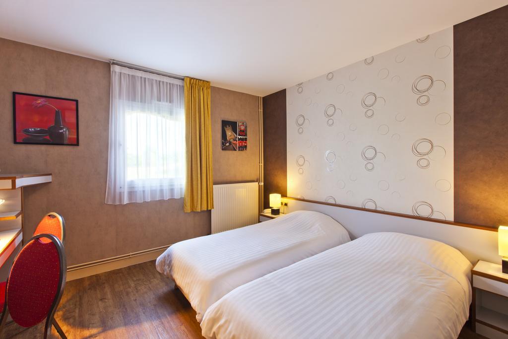 Cit'Hotel Du Circuit Magny-Cours Bagian luar foto