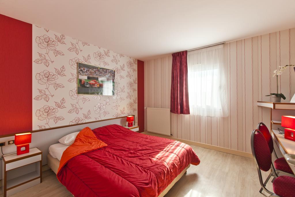 Cit'Hotel Du Circuit Magny-Cours Bagian luar foto