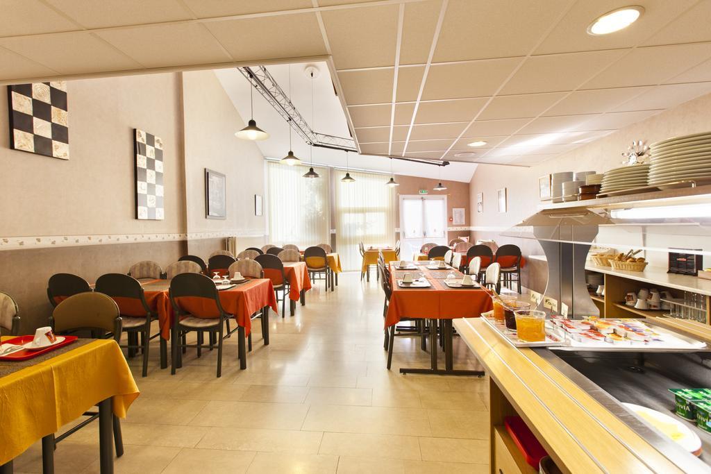 Cit'Hotel Du Circuit Magny-Cours Bagian luar foto